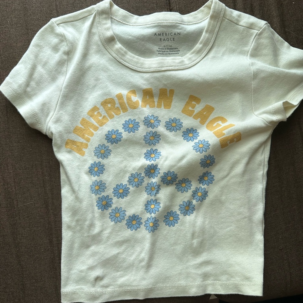 American Eagle Cream Graphic Tee
